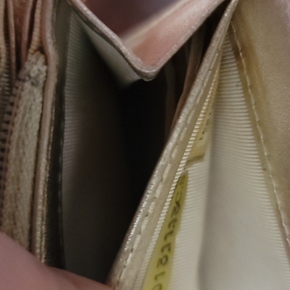 Chanel gold matelasse bifold lambskin wallet with box - Picture 4 of 8